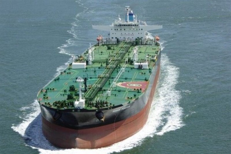 رویترز: نفت سرقت شده ایران طی روزهای آتی به کشتی لانا باز می‌گردد