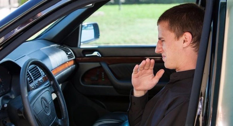 با این ترفند به راحتی بوی بد خودرو را از بین ببرید!