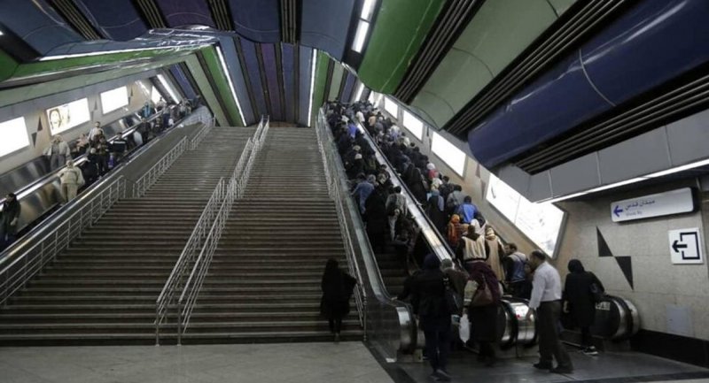 سقوط ۷ مسافر از پله برقی ایستگاه مترو دروازه دولت تهران