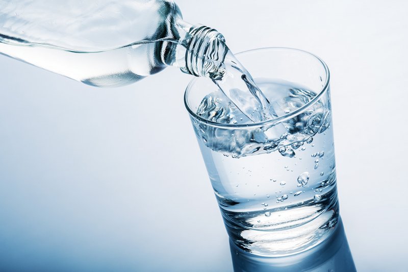 عوارض خطرناک نوشیدن آب سرد 