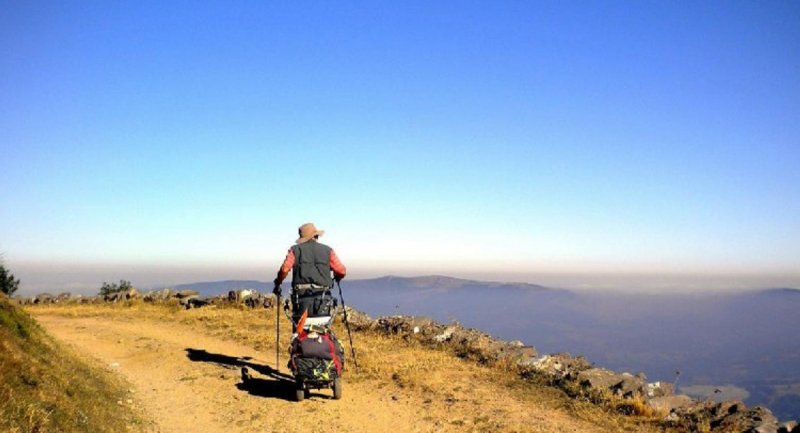 سفر ۵۰۰ کیلومتری مردی بدون یک پا برای شرکت در مراسم مذهبی + ویدیو