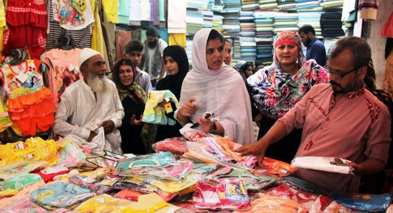 شلوار لی در پاکستان هم قیمت یک زیپ در ایران! + ویدیو