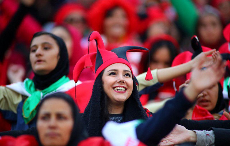 فیلمی از اولین حضور دختران پرسپولیسی در ورزشگاه