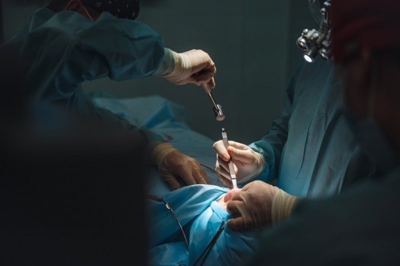 مرگ دختر ۱۶ ساله پس از جراحی‌ زیبایی بینی در سعادت‌آباد