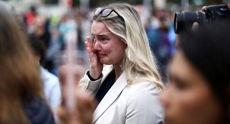 تصاویری متفاوت از اشک های مردم بریتانیا در سوگ ملکه انگلیس