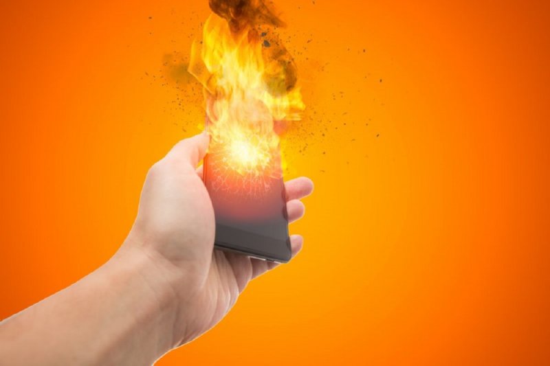 هفت عاملی که سبب انفجار گوشی شما می‌شود