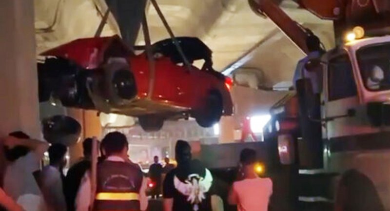 تصادف شدید BMW چهار میلیارد تومانی زیر پل صدر تهران + ویدیو
