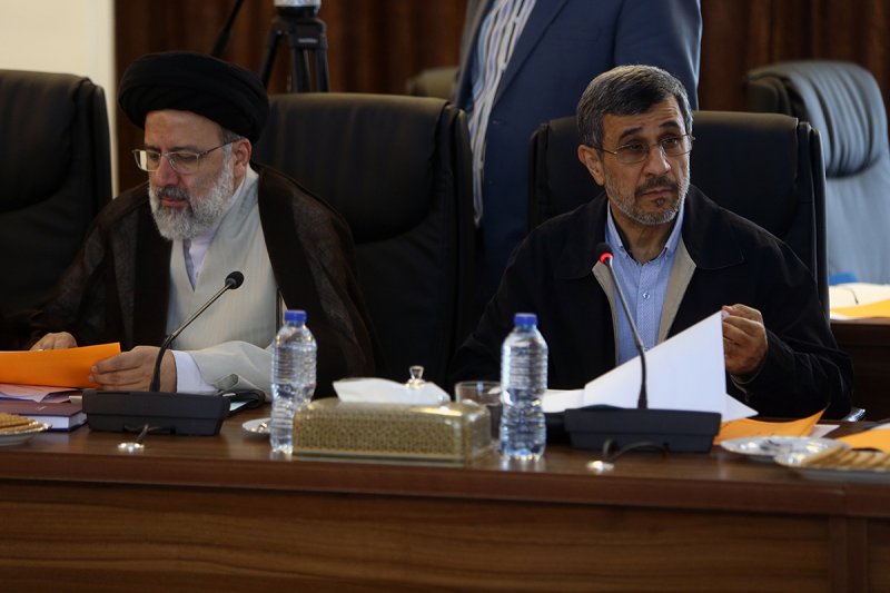 عضویت احمدی‌نژاد در مجمع تشخیص تمدید می‌شود؟