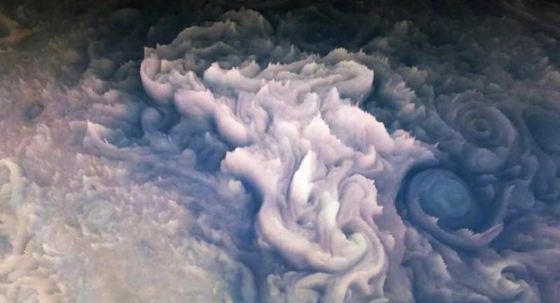 ویدیویی از ابرهای سیاره مشتری که شما را به دنیای وهم و خیال می‌برد