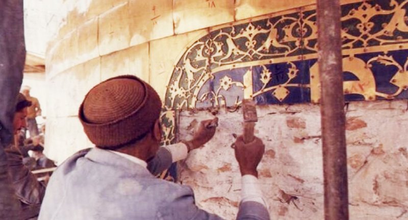 تصویری متفاوت از اولین و با ارزش‌ترین سنگ مزار امام رضا (ع)