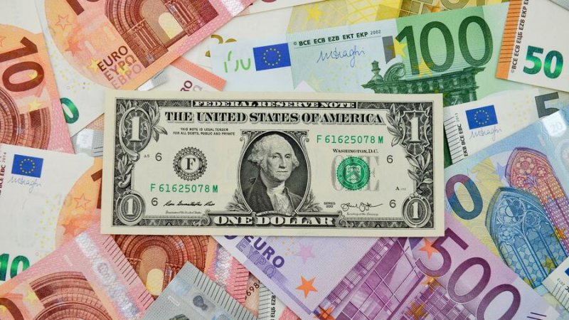 قیمت دلار و یورو در بازارهای مختلف 17 مهر 1401