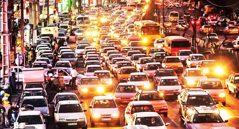 چند ساعت از عمر تهرانی ها در ترافیک تلف می شود؟ 