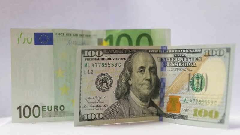 قیمت دلار و یورو در صرافی ملی 21 مهر 1401