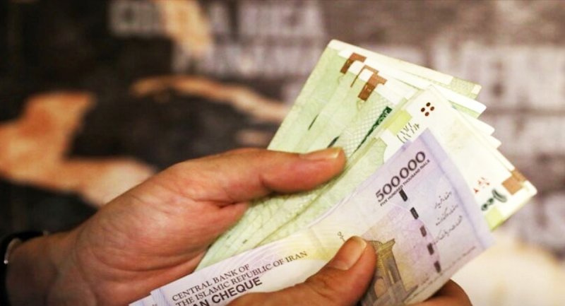 دولت پول افزایش حقوق را از کجا می‌آورد؟