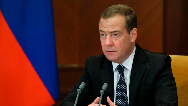 مدودوف به هشدار بورل علیه روسیه جواب داد