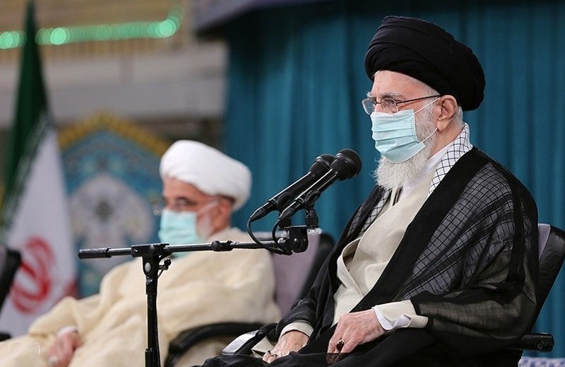 رهبر انقلاب: غلط می‌کند کسی فکر کندن درخت تناور جمهوری اسلامی را بکند