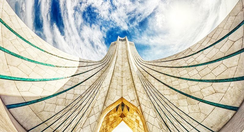 تصاویری زیرخاکی از مراحل ساخت برج آزادی در نیم قرن پیش + عکس