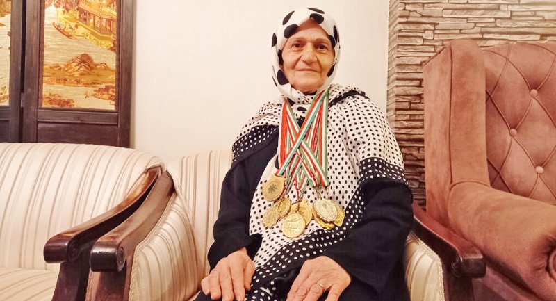 مادربزرگ ۷۵ ساله ای که قهرمان شنای ایران است + تصاویر
