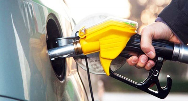 نحوه توزیع یارانه بنزین تغییر می کند؟