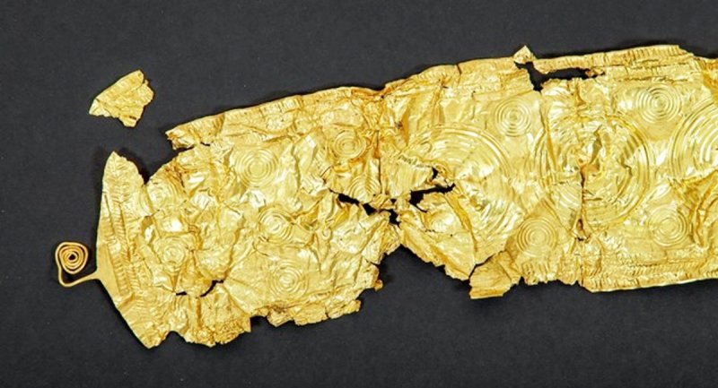 کشاورز خوش‌شانس، کمربند طلا 2500 ساله را در زمین خود پیدا کرد + تصاویر