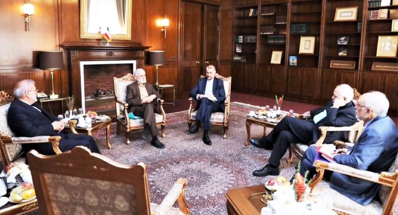 ژست خاص محمد جواد ظریف در نشست وزرای خارجه سابق! + عکس