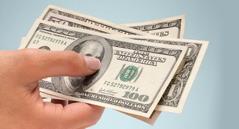 بی‌تفاوتی بازار ارز در برابر یک وعده تکراری/ چه کسی وعده آزادسازی پول‌ها را داد؟