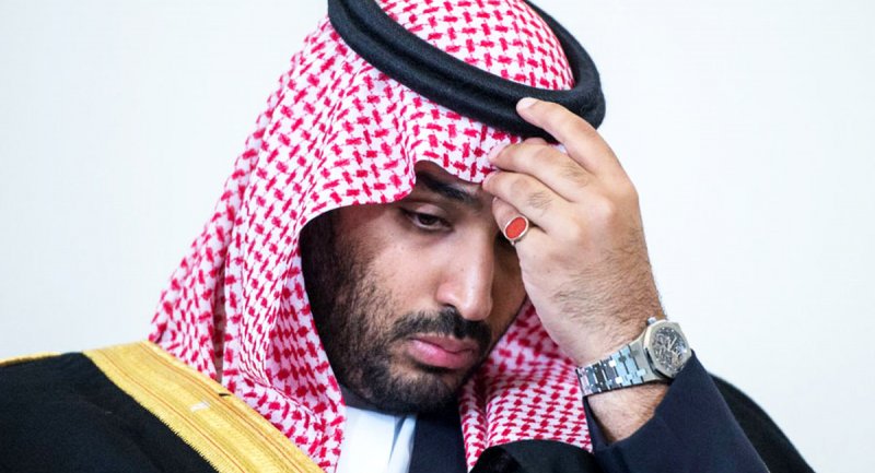 حال بد بن‌سلمان هنگام سخنرانی سوژه رسانه ها شد + ویدیو