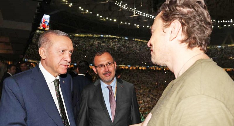 دست دادن عجیب اردوغان رئیس جمهور ترکیه با ایلان ماسک جنجالی شد + ویدیو