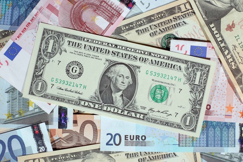 قیمت دلار و یورو در بازارهای مختلف 4 دی 1401