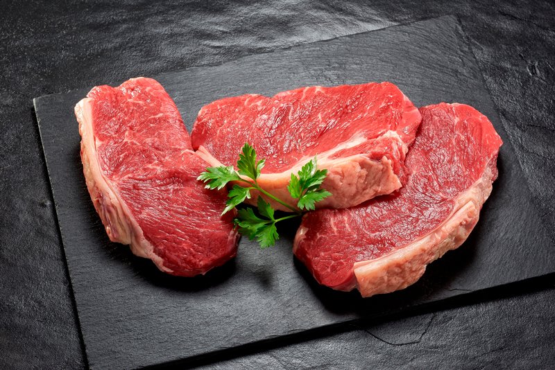 فروش گوشت بُز و میش به قیمت ۱۳۰ تا ۱۵۰ هزار تومان در بازار