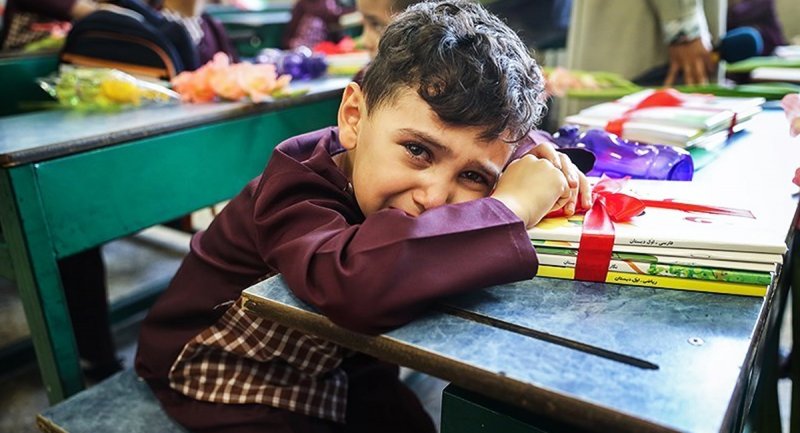 تصویری ستودنی از با ارزش ترین بنر نصب شده در یک مدرسه ایرانی! + عکس