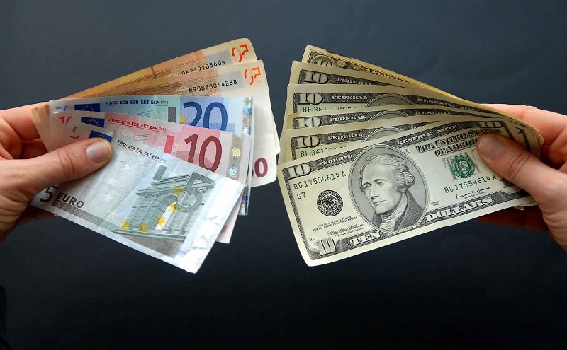 قیمت دلار و یورو در بازارهای مختلف 8 دی