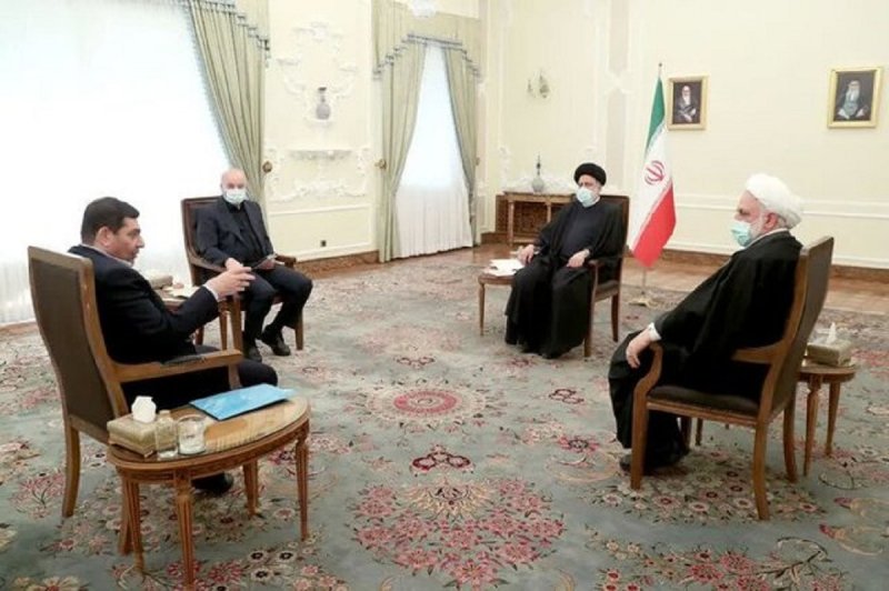 ماجرای حضور مخبر در جلسه سران قوا چه بود؟