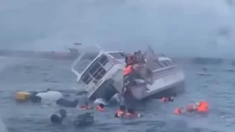 واژگونی قایق تفریحی، گردشگران را به کام مرگ کشاند