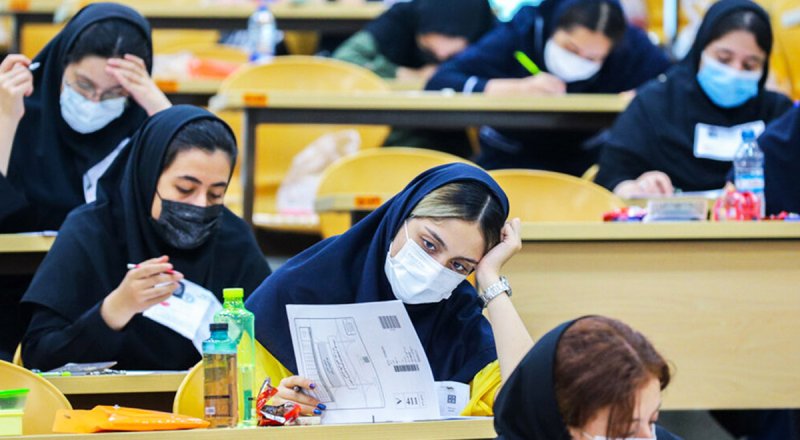 قیمت‌های عجیب ابزار تقلب در ایران؛ از هندزفری نامرئی طرح گل‌سر تا مدل پاک‌کن!