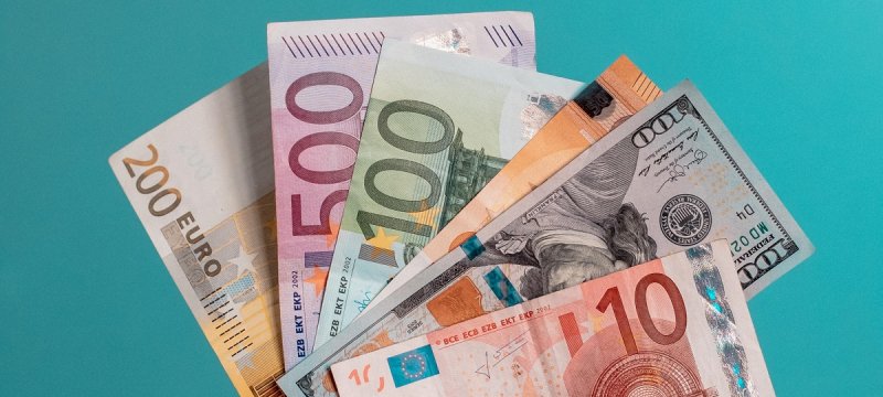 قیمت دلار و یورو در بازارهای مختلف 24 دی