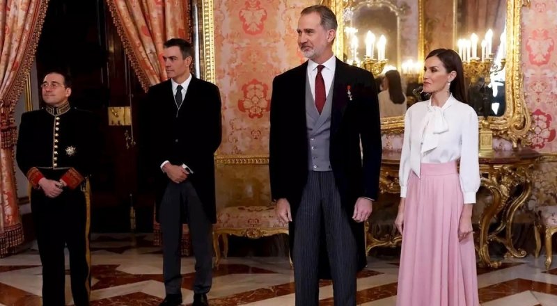 جنجال در اسپانیا به خاطر دست ندادن سفیر ایران با خانم ملکه + ویدیو
