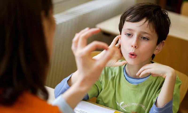 چگونه با کودک مبتلا به «لکنت زبان» رفتار کنیم؟