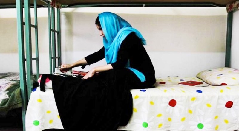 احساسی ترین تصویر از چالش شب امتحان دانشجوی زن ایرانی!+ عکس
