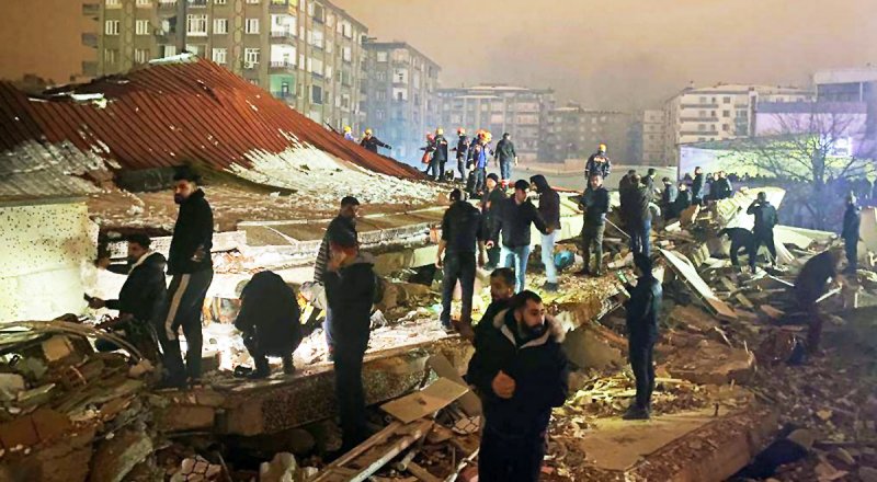 زلزله ۷.۸ ریشتری ترکیه بیش از ۱۰۰ کشته برجای گذاشت + ویدیو و تصاویر 
