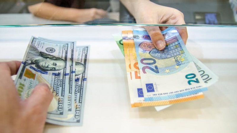 جدیدترین قیمت دلار و یورو در بازارهای مختلف 18 بهمن