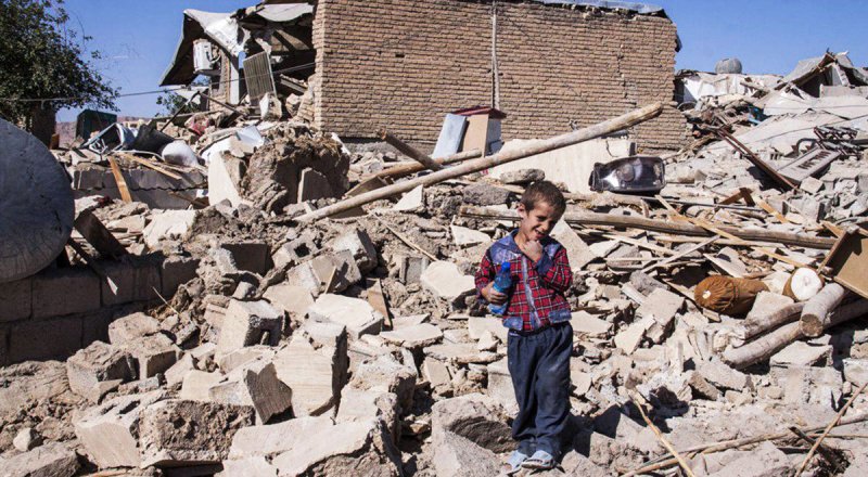 تلخ ترین تصویر از زلزله بم که جهان را تکان داد + عکس