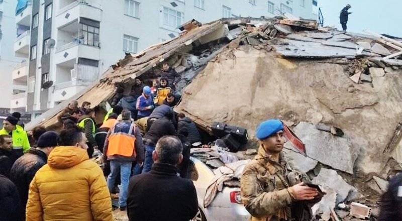 لژیونرهای ایرانی زیر آوار زلزله ترکیه؛ نجاتمان بدهید ما هنوز زنده ایم! + تصویر
