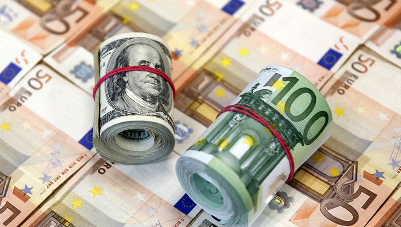 کاهش قیمت دلار و یورو در بازارهای مختلف 20 بهمن