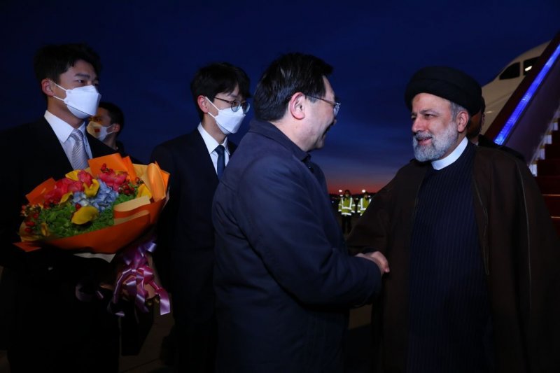 رئیس جمهور ایران وارد پکن شد + فیلم