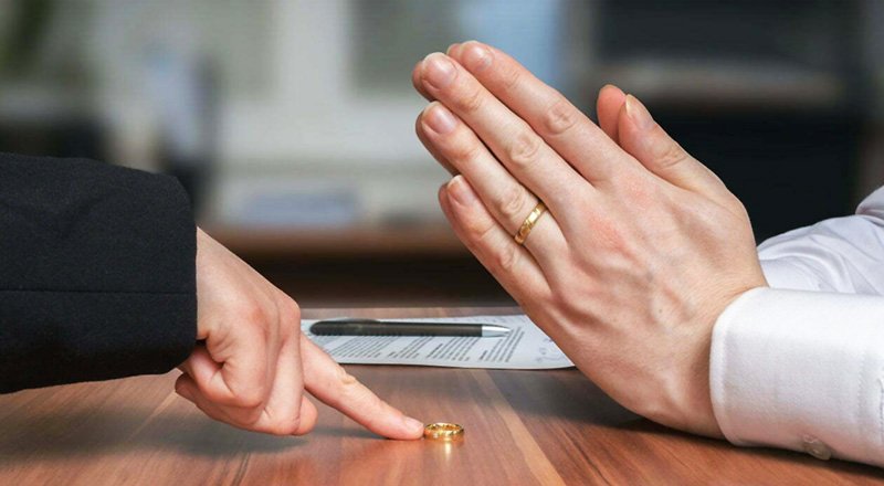 آیا می‌توان بدون هیچ دلیلی همسر خود را طلاق داد؟
