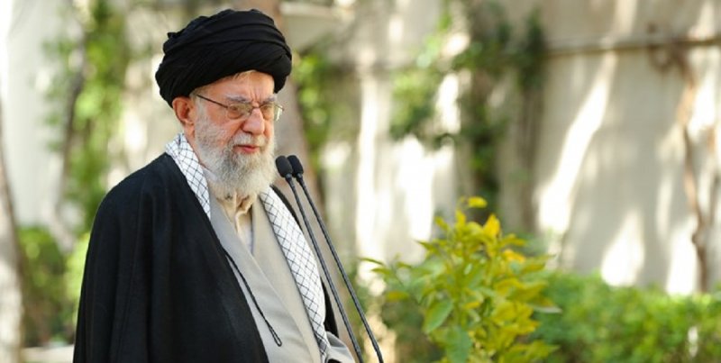 امام خامنه‌ای: مسئولین مسمومیت دانش‌آموزان را با جدیت دنبال کنند+فیلم