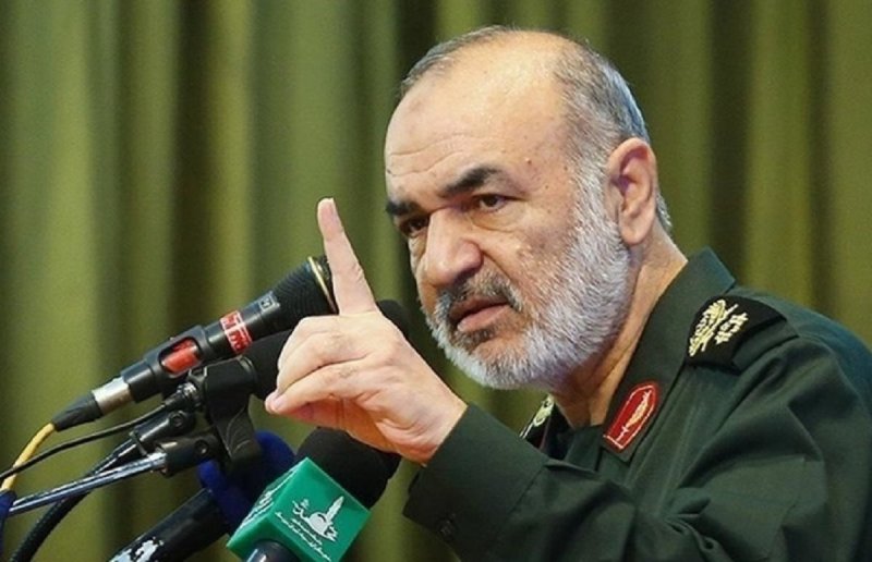 سرلشکر سلامی: از دل تحریم‌ها ‌انواع ماهواره‌‌ را به آسمان فرستادیم