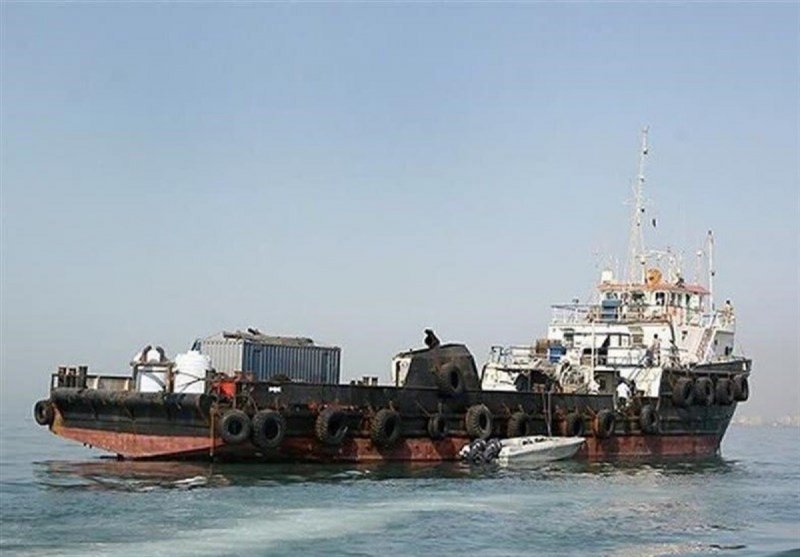 توقیف شناور حامل ۱۶۰ هزار لیتر سوخت قاچاق ‌در خلیج فارس
