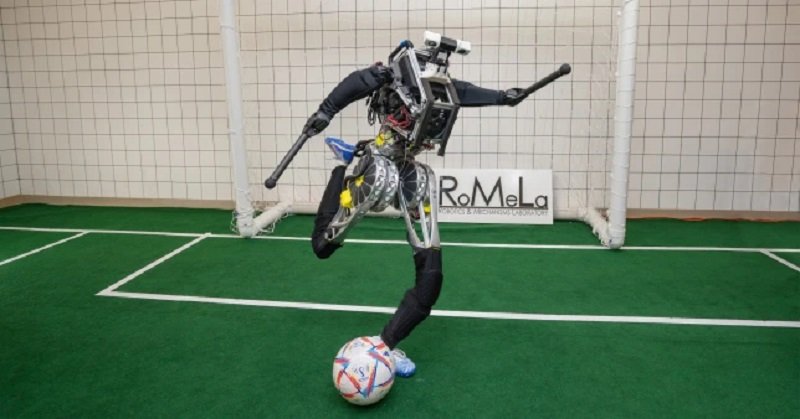 این ربات بهتر از مسی فوتبال بازی می کند